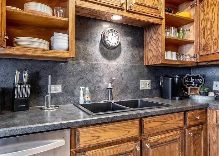 Spacious Near Worth Attractions *