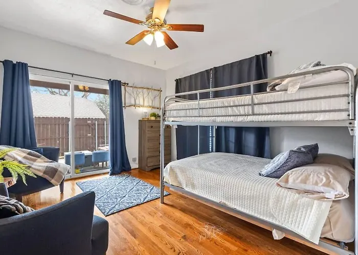 Holiday home Spacious Near Worth Attractions